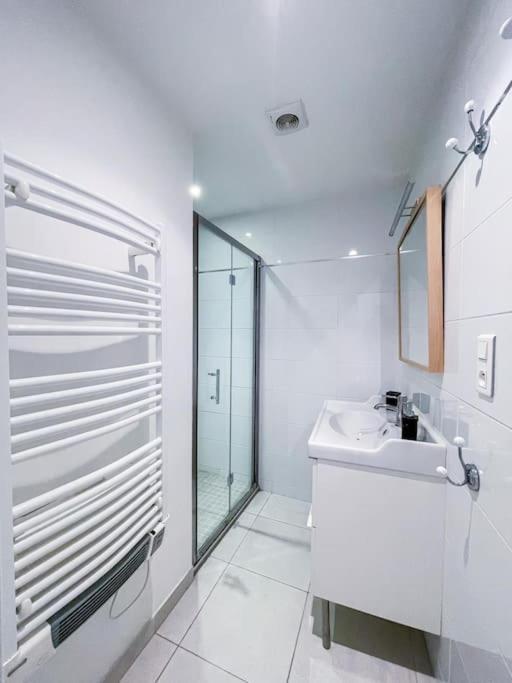 Petit Patio - 2 Chambres - Centre Ville - Climatisation 카시스 외부 사진