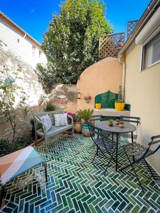 Petit Patio - 2 Chambres - Centre Ville - Climatisation 카시스 외부 사진